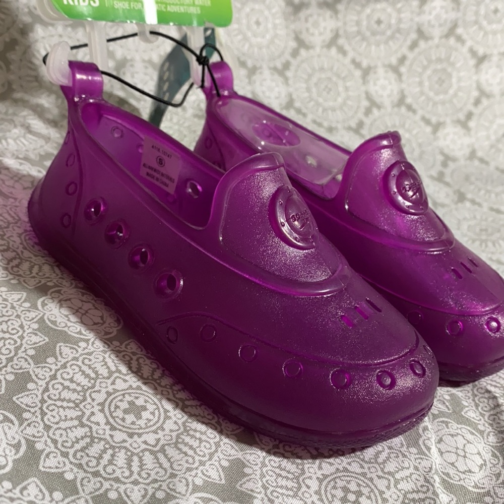 Size 5/6 Kids water shoes - Picture 2 of 10